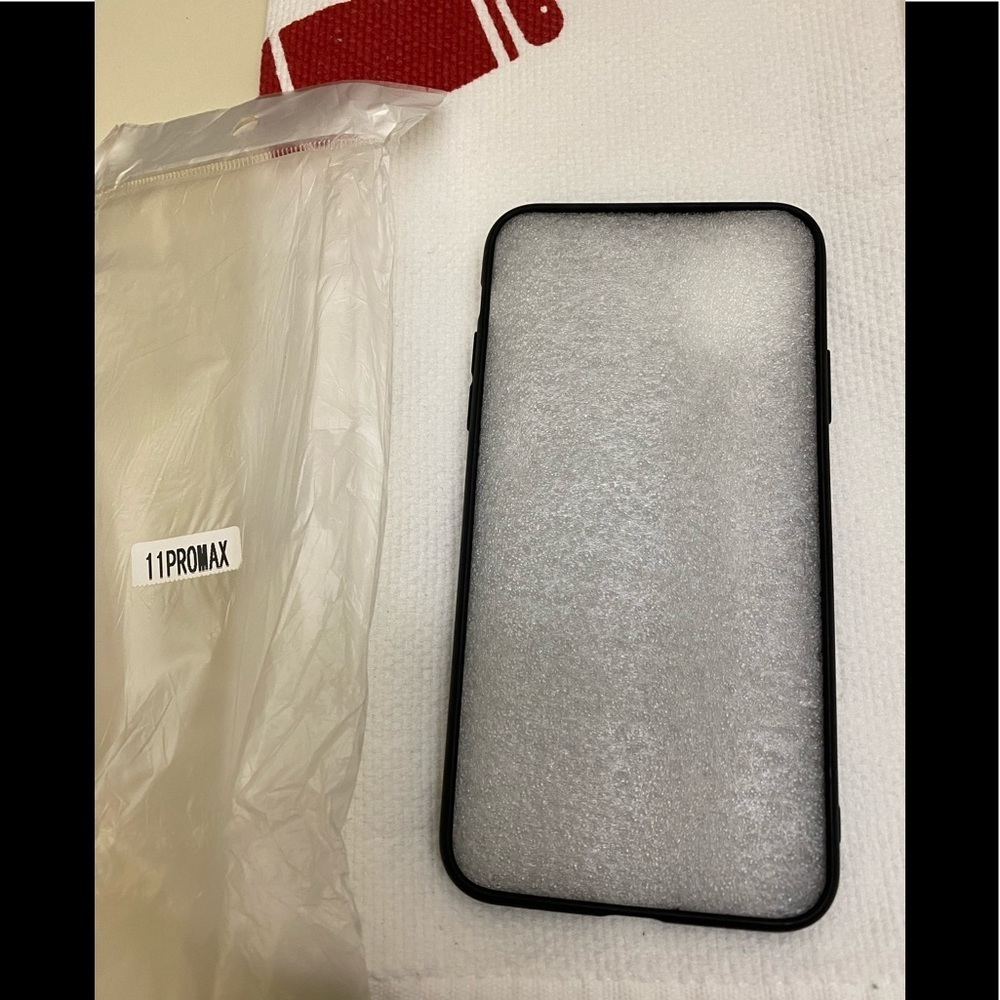 ❤️3/$30 IPhone 11 Pro Max Cover QUEEN Black with White Letters NIP - Picture 2 of 2